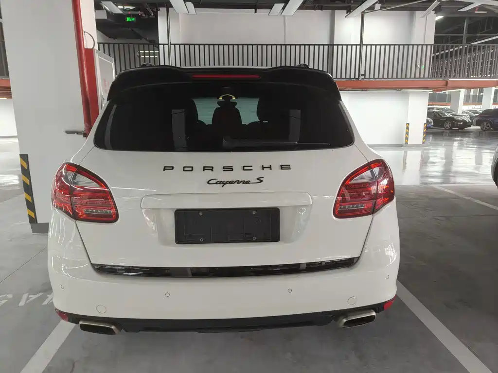Porsche Cayenne — миниатюра 12