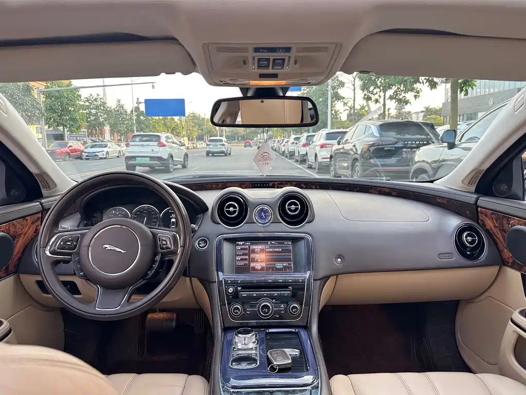 Jaguar XJ — миниатюра 15
