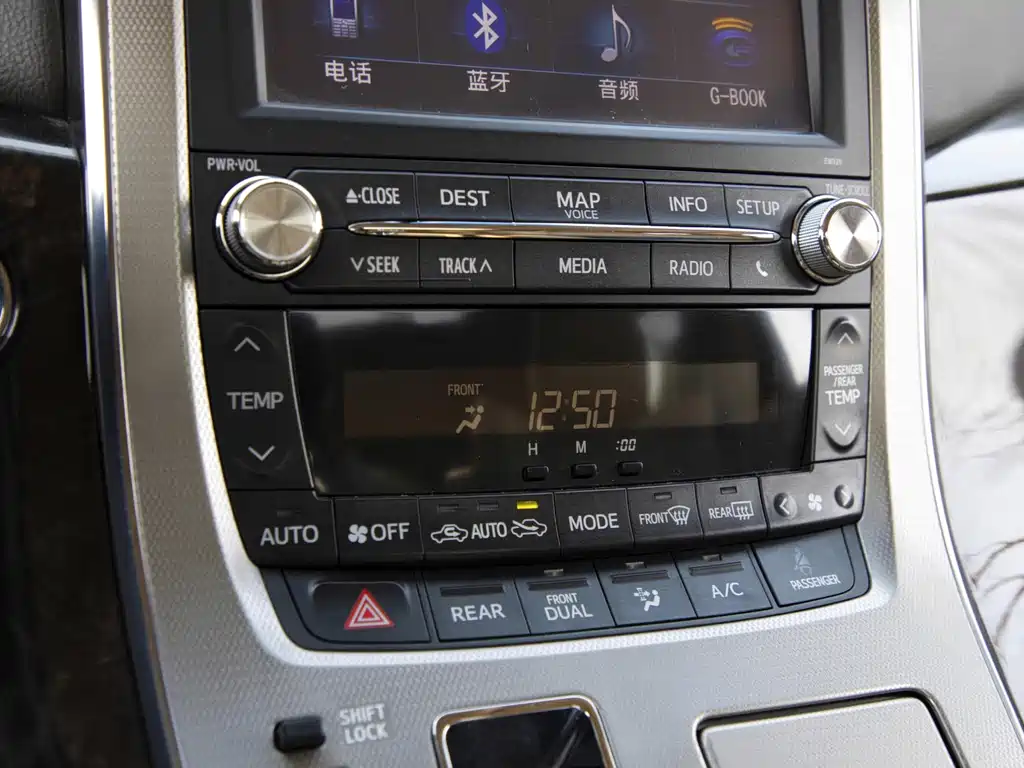 Toyota Alphard — миниатюра 25