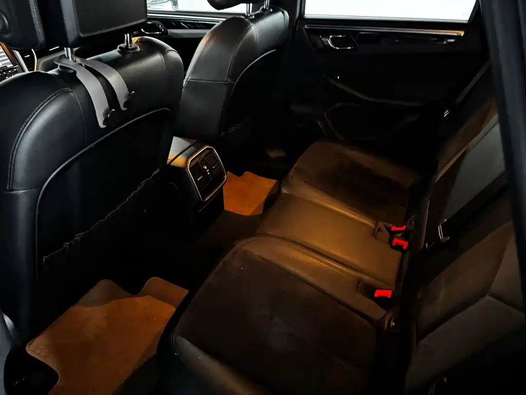 Porsche Macan — миниатюра 6