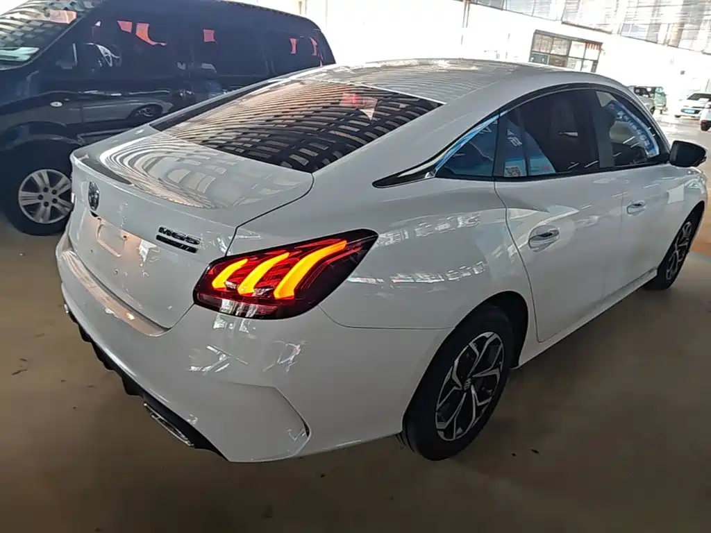 MG MG5 — миниатюра 7