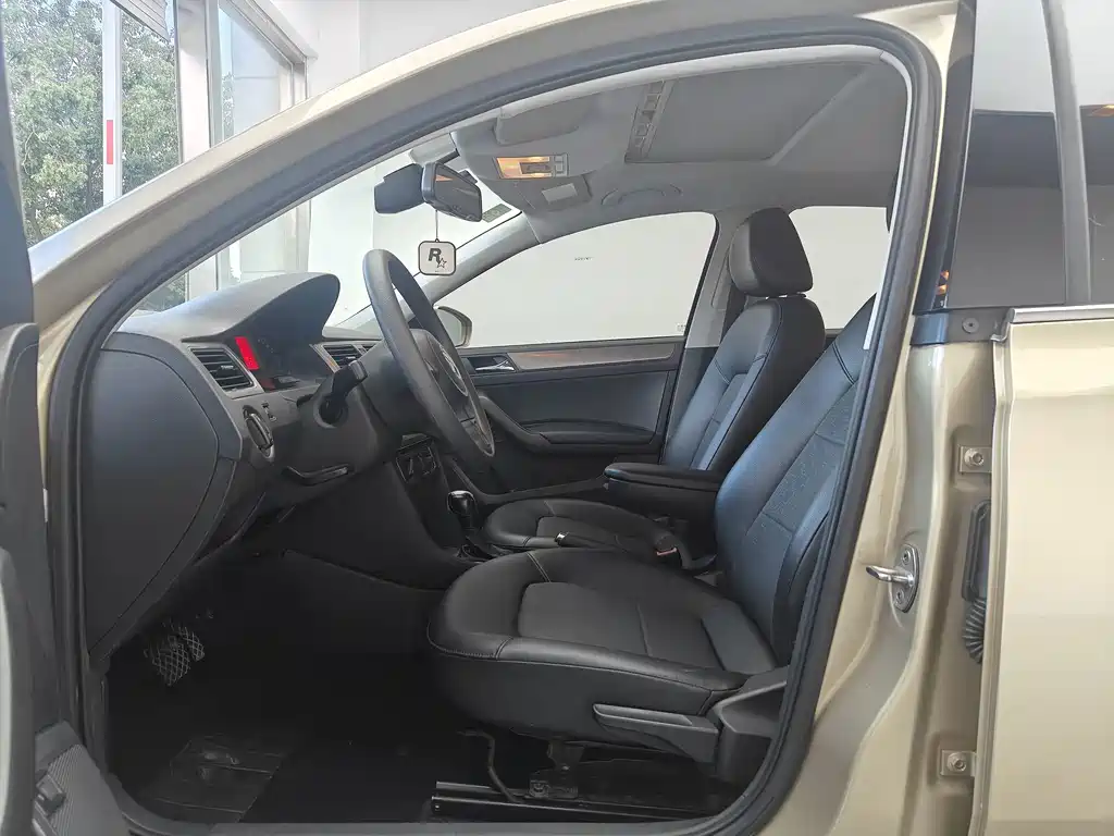Volkswagen Santana — миниатюра 10