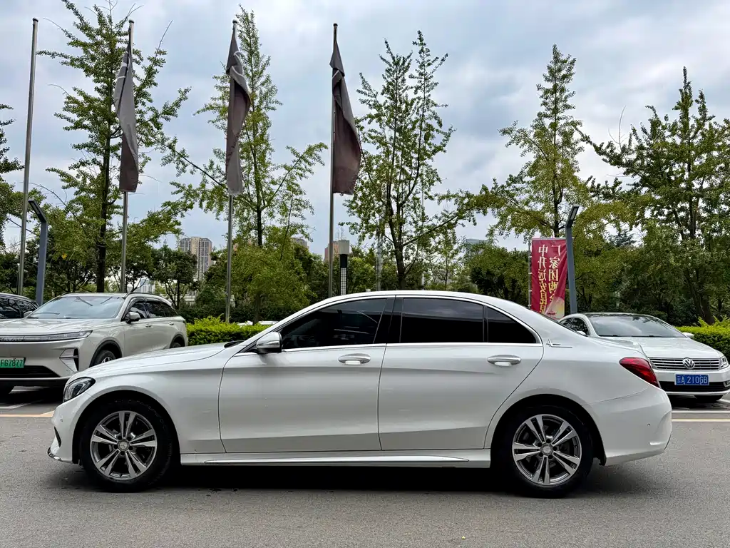 Mercedes-Benz C-Class — миниатюра 8