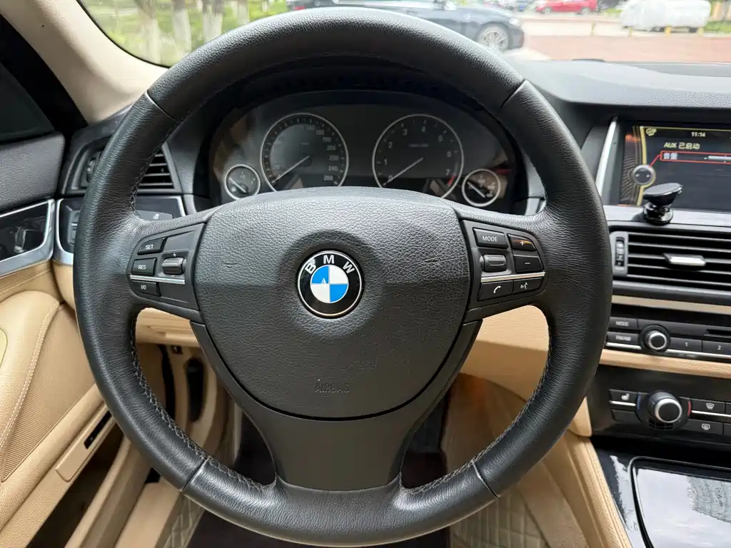 BMW 5 Series — миниатюра 12