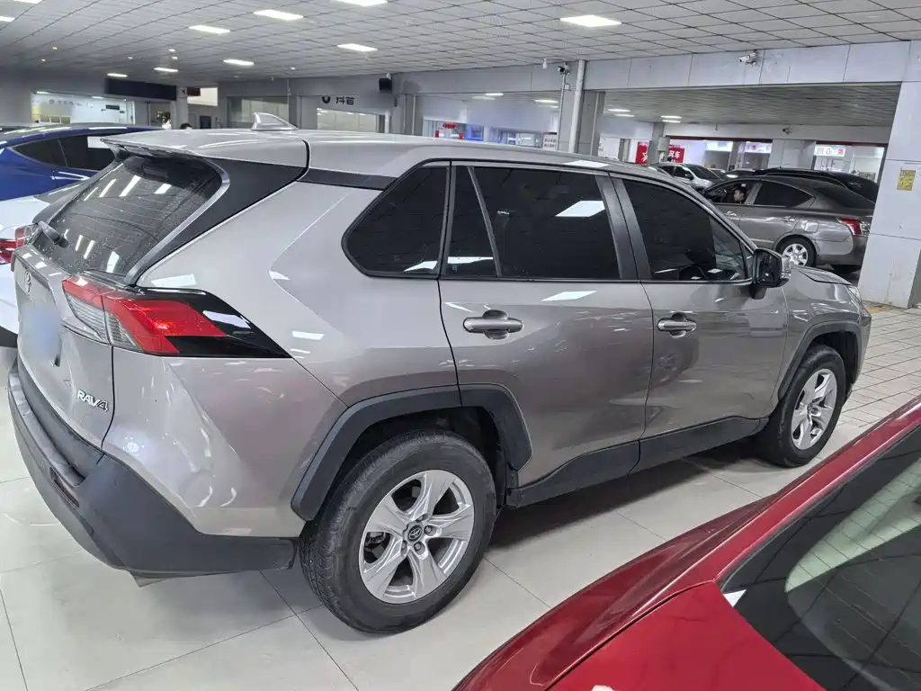Toyota RAV4 — миниатюра 13