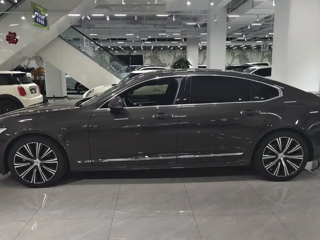 Volvo S90 — миниатюра 2