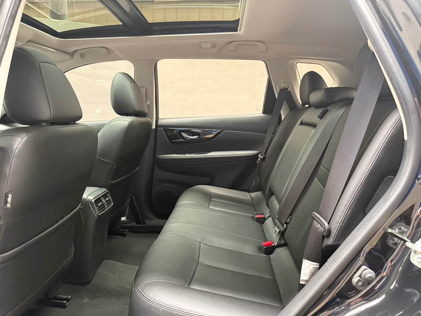 Nissan X-Trail 2.0 л 2023 г. Чёрный, пробег 35000 км