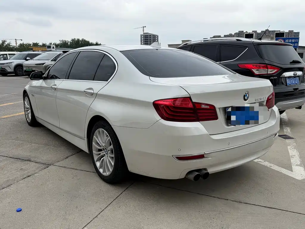 BMW 5 Series — миниатюра 8