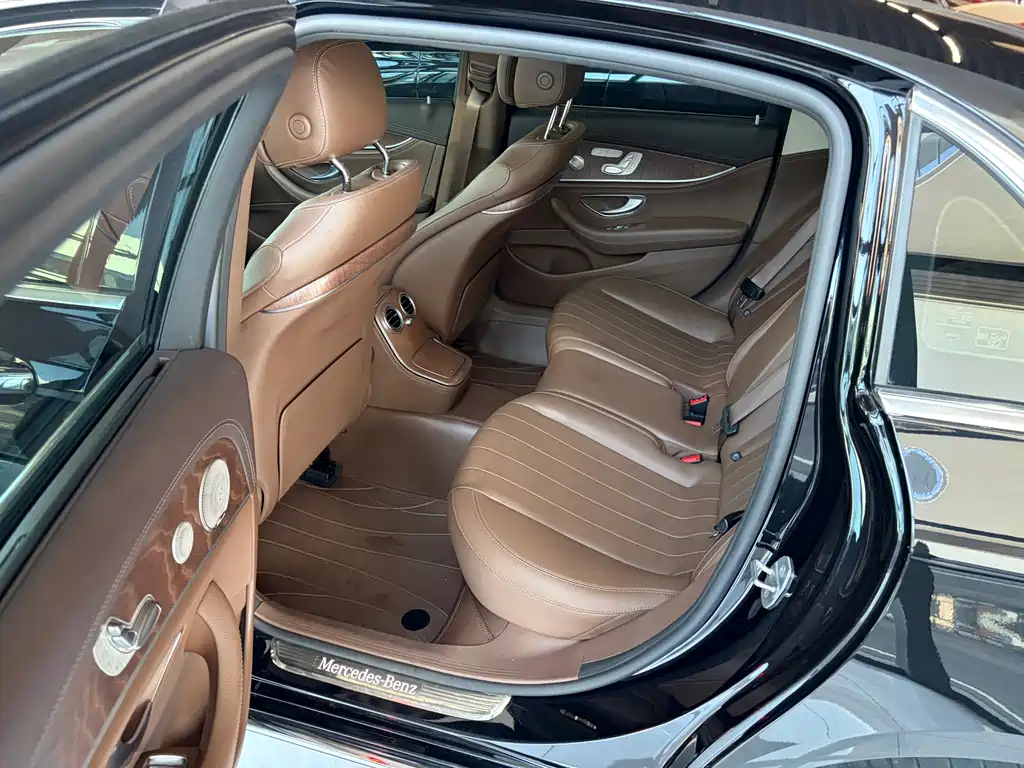 Mercedes-Benz E-Class — миниатюра 5