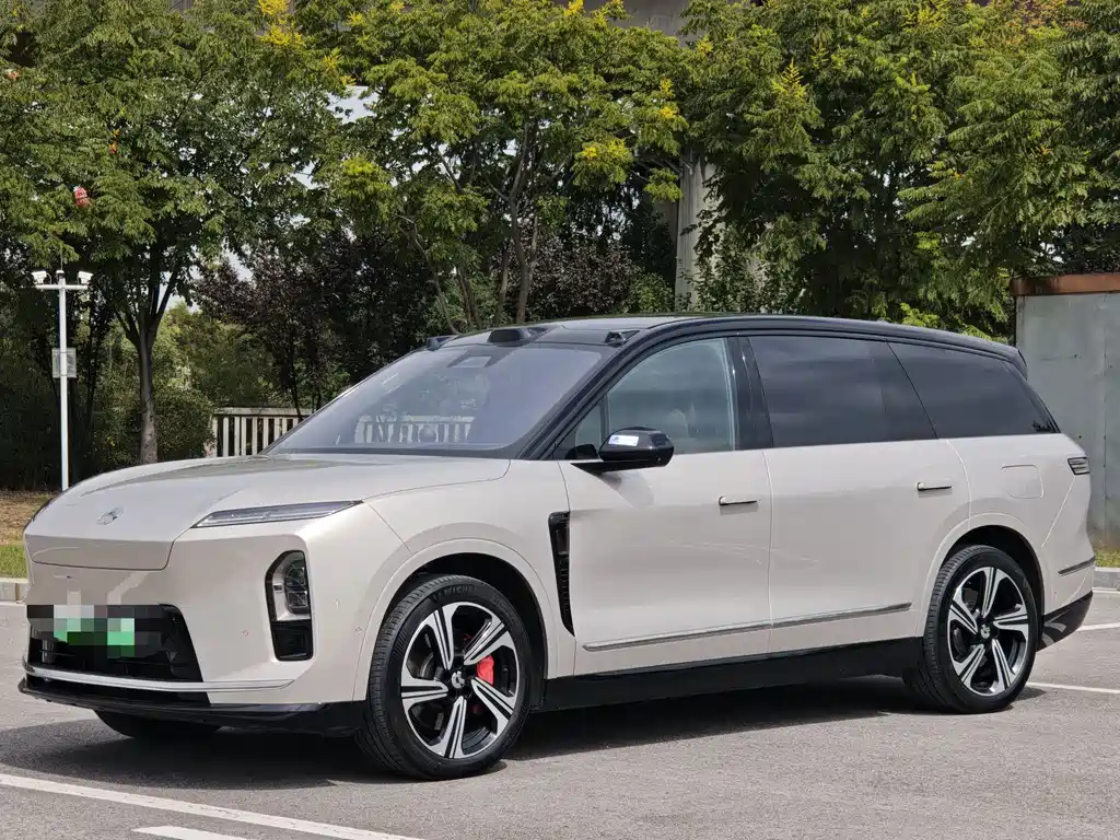 NIO ES8