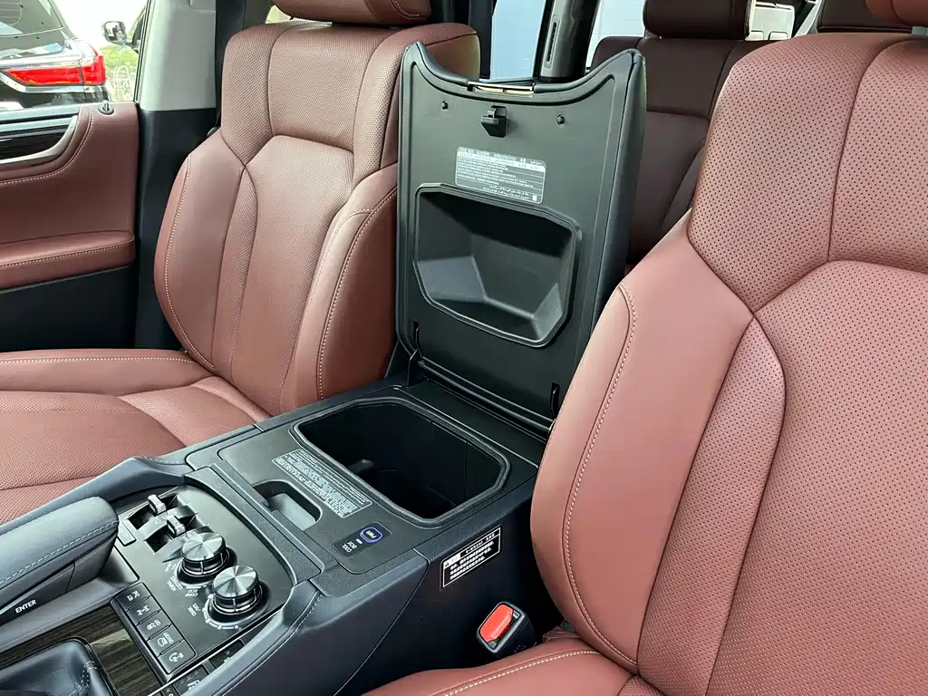 Lexus LX — миниатюра 14
