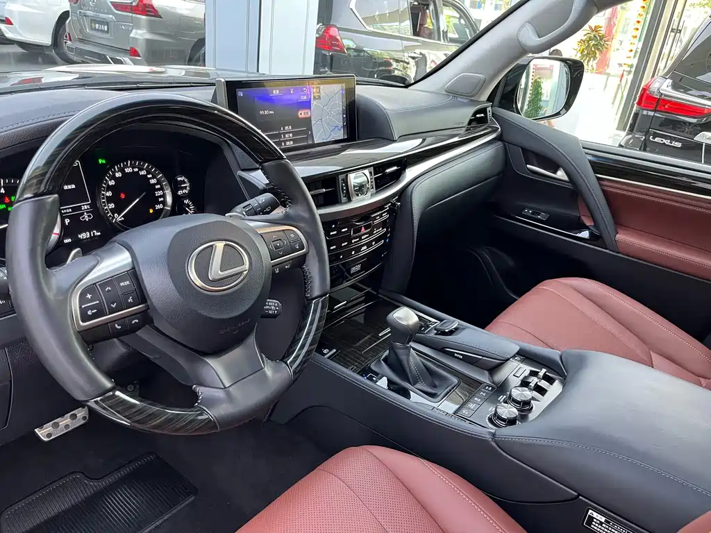 Lexus LX — миниатюра 8
