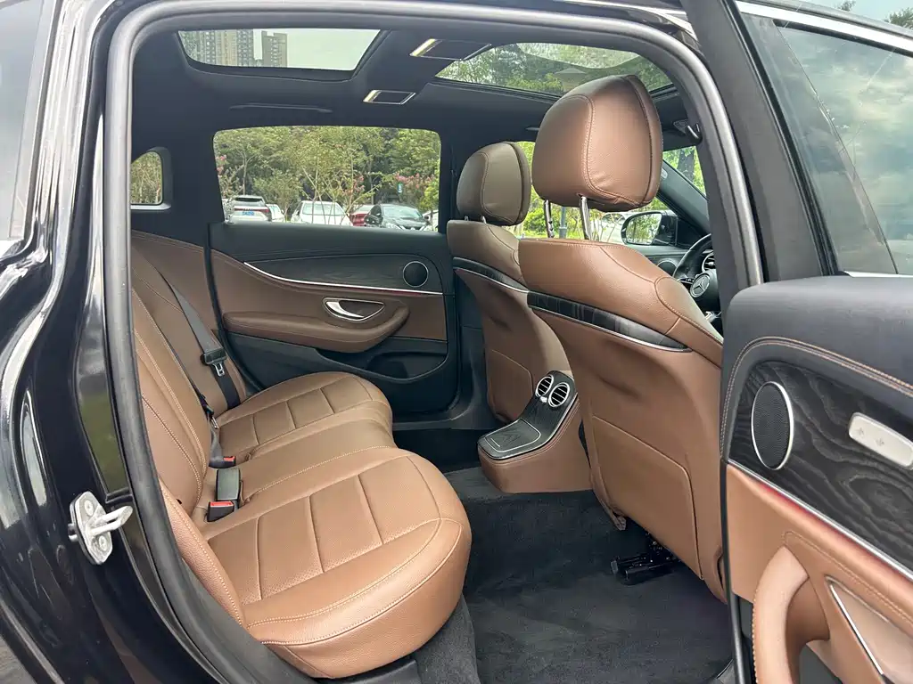 Mercedes-Benz E-Class — миниатюра 19