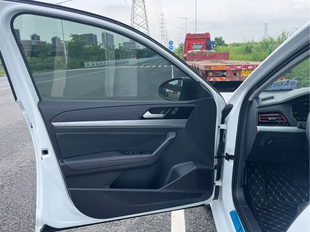 Volkswagen Lavida — миниатюра 11