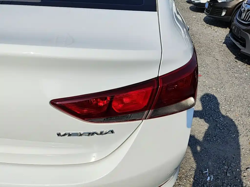 Hyundai Verna — миниатюра 8