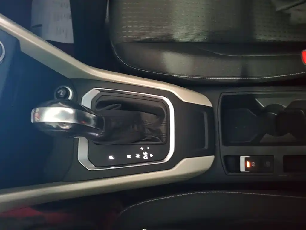 Volkswagen T-Roc — миниатюра 14