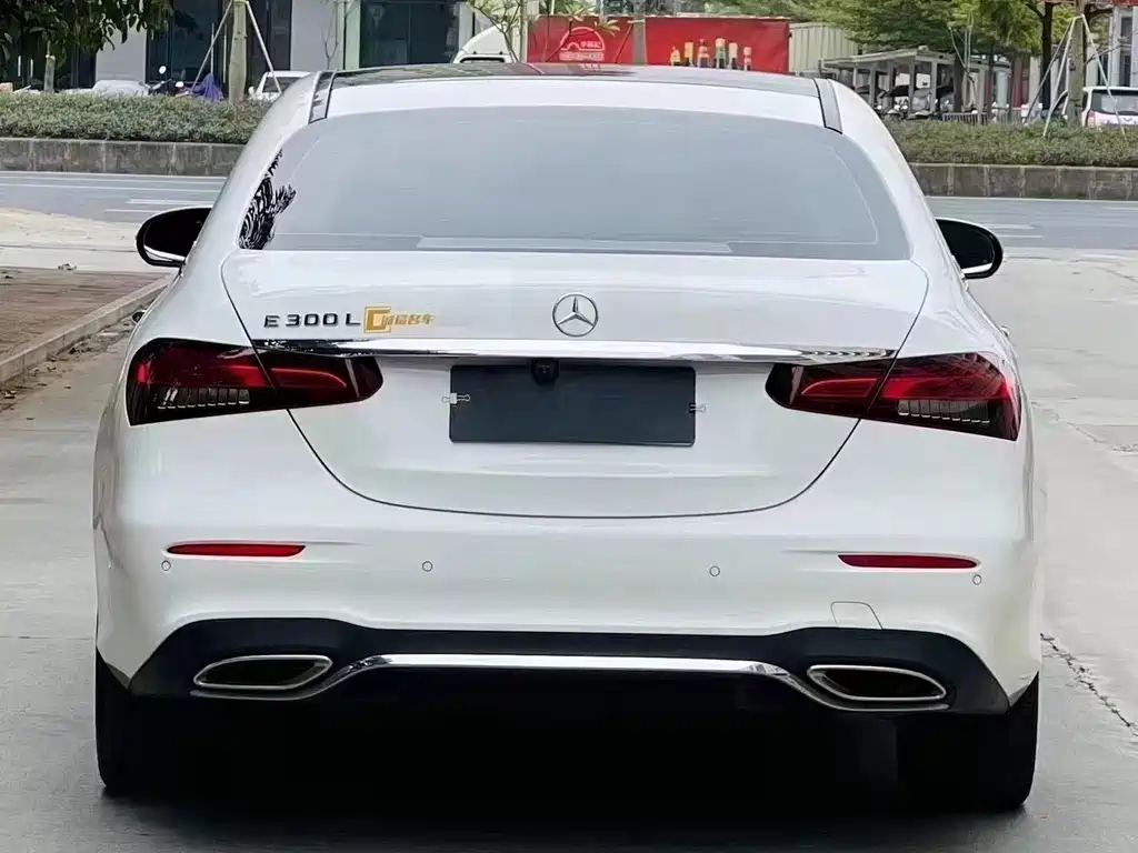 Mercedes-Benz E-Class — миниатюра 8