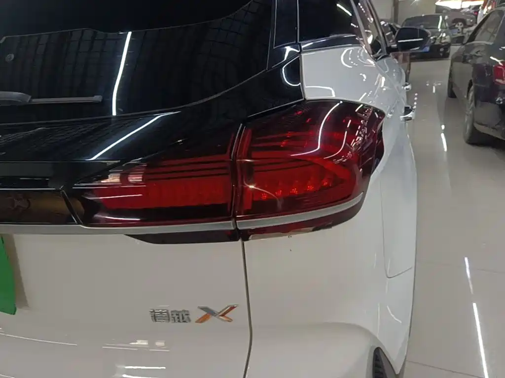 Geely Boyue — миниатюра 8