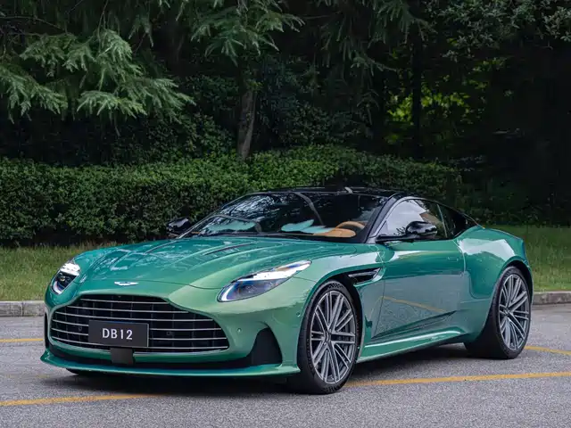Aston Martin DB12
