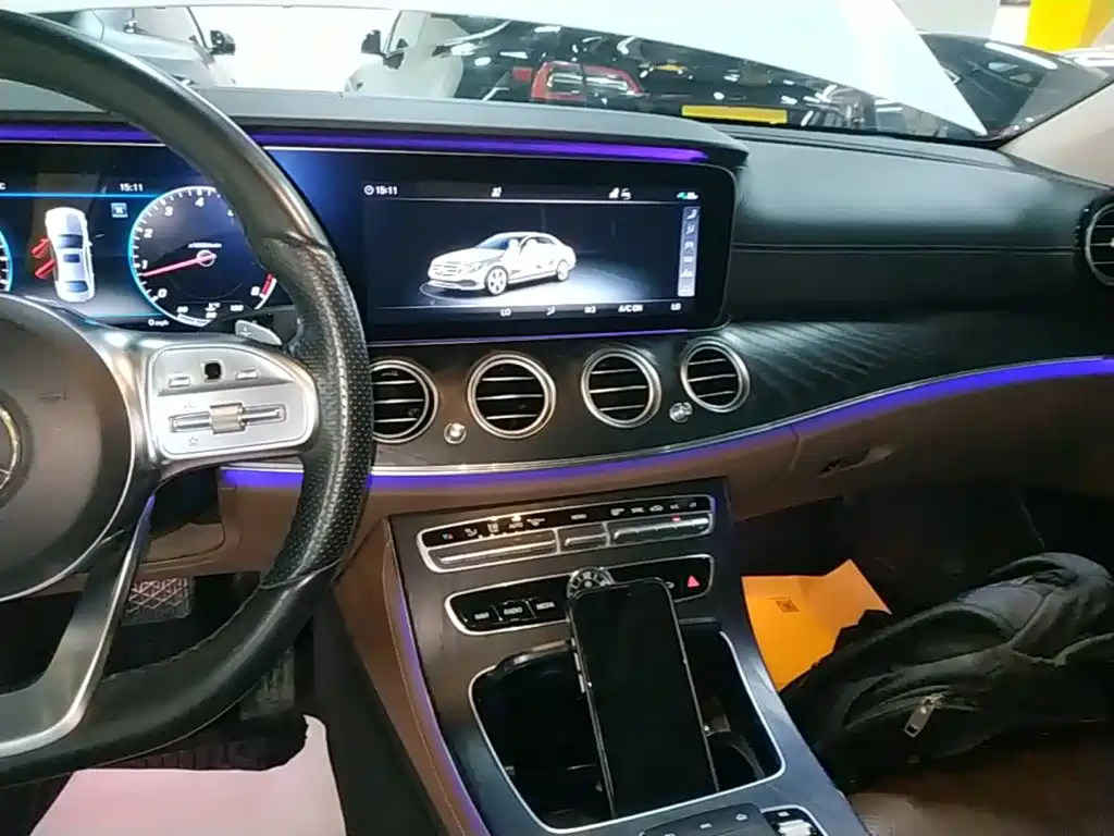 Mercedes-Benz E-Class — миниатюра 13