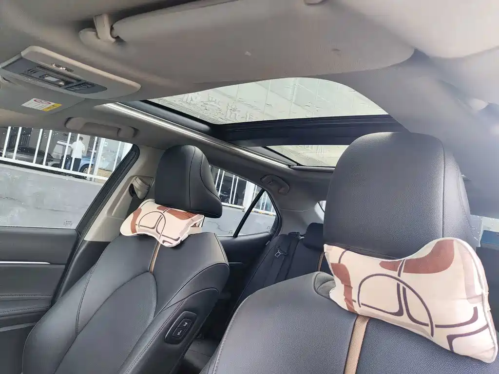 Toyota Camry — миниатюра 16