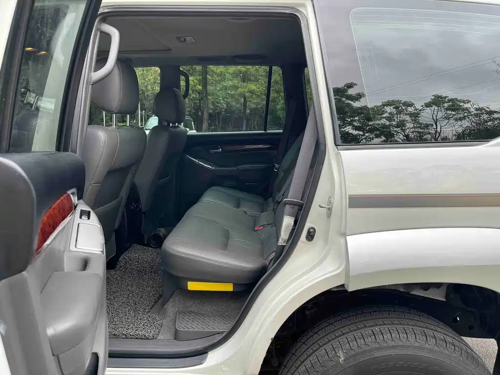 Toyota Land Cruiser Prado 2005 4.0L AT GX Luxury