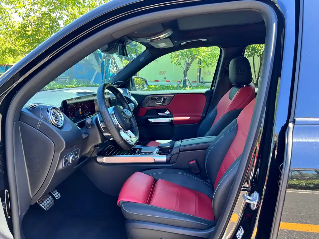 MERCEDES-BENZ GLB AMG