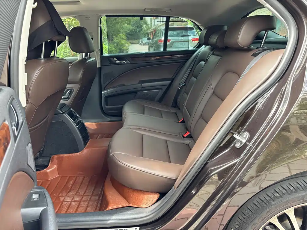 Skoda Superb — миниатюра 5