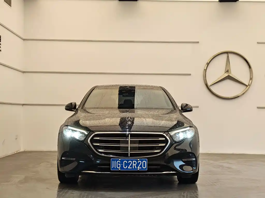 Mercedes-Benz E-Class — миниатюра 2