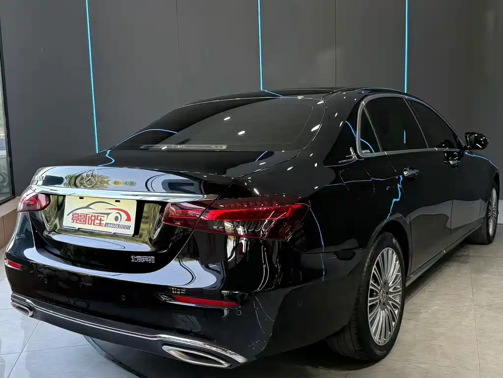 Mercedes-Benz E-Class — миниатюра 8