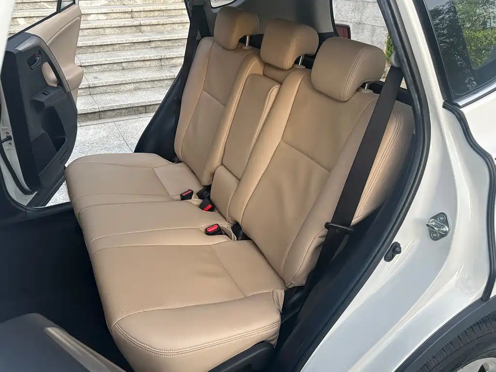 Toyota RAV4 — миниатюра 14