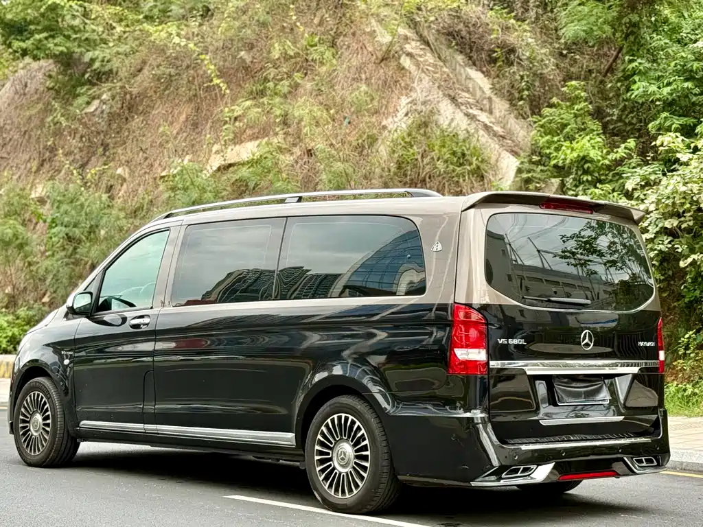 Mercedes-Benz Vito 2021 2.0T Elite 7 мест