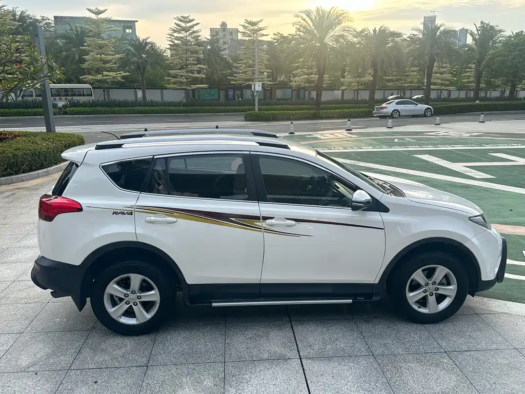 Toyota RAV4 — миниатюра 27