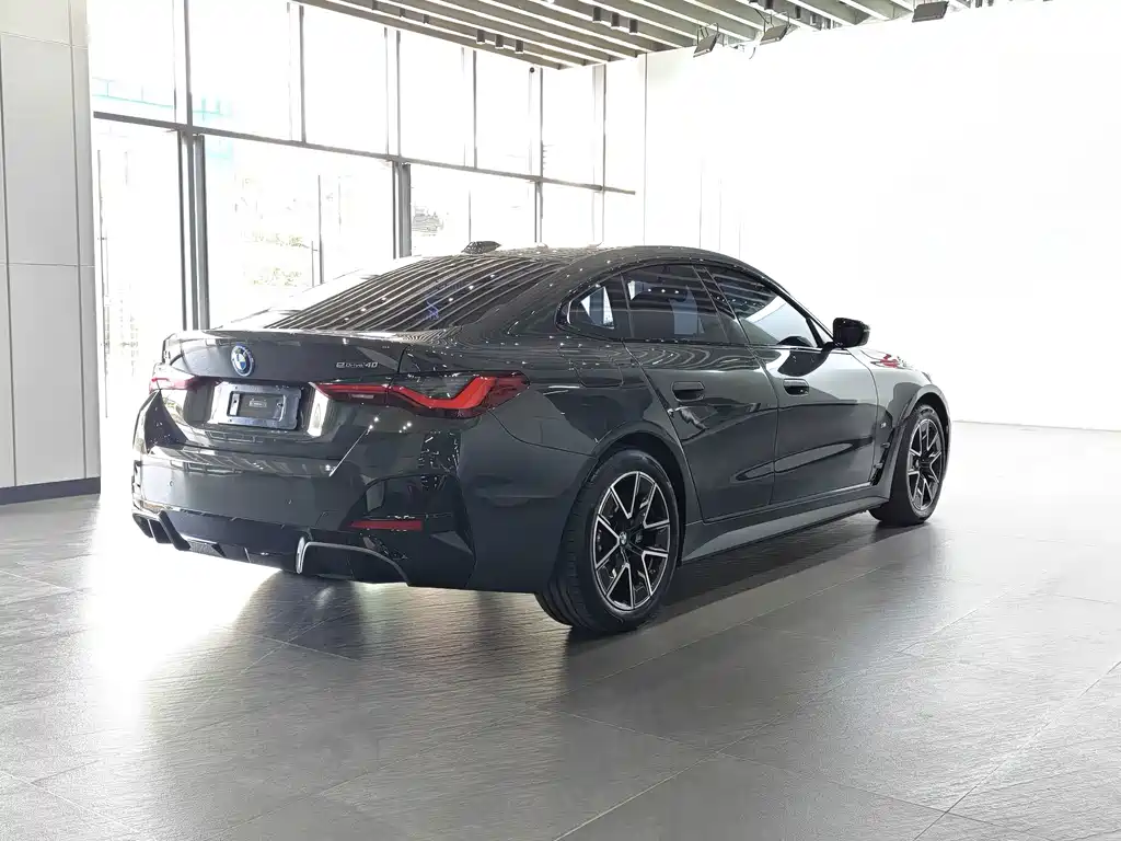 BMW i4 — миниатюра 11
