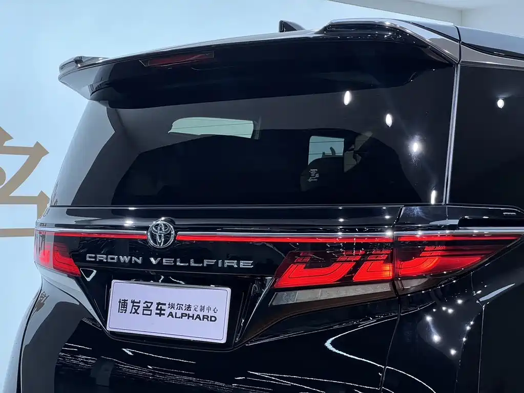 Toyota Vellfire — миниатюра 4