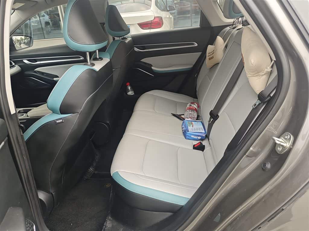 Geely Emgrand 1.5 л 2023 г. Серебристо-серый, пробег 31000 км