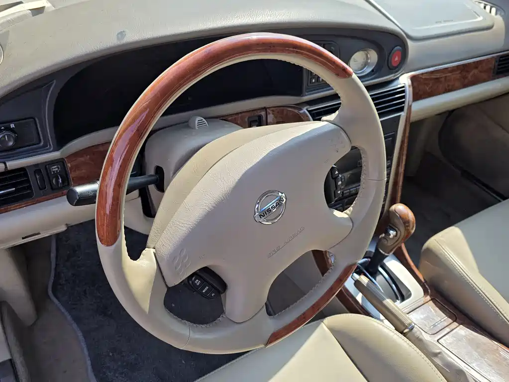 Nissan Bluebird Classic — миниатюра 8