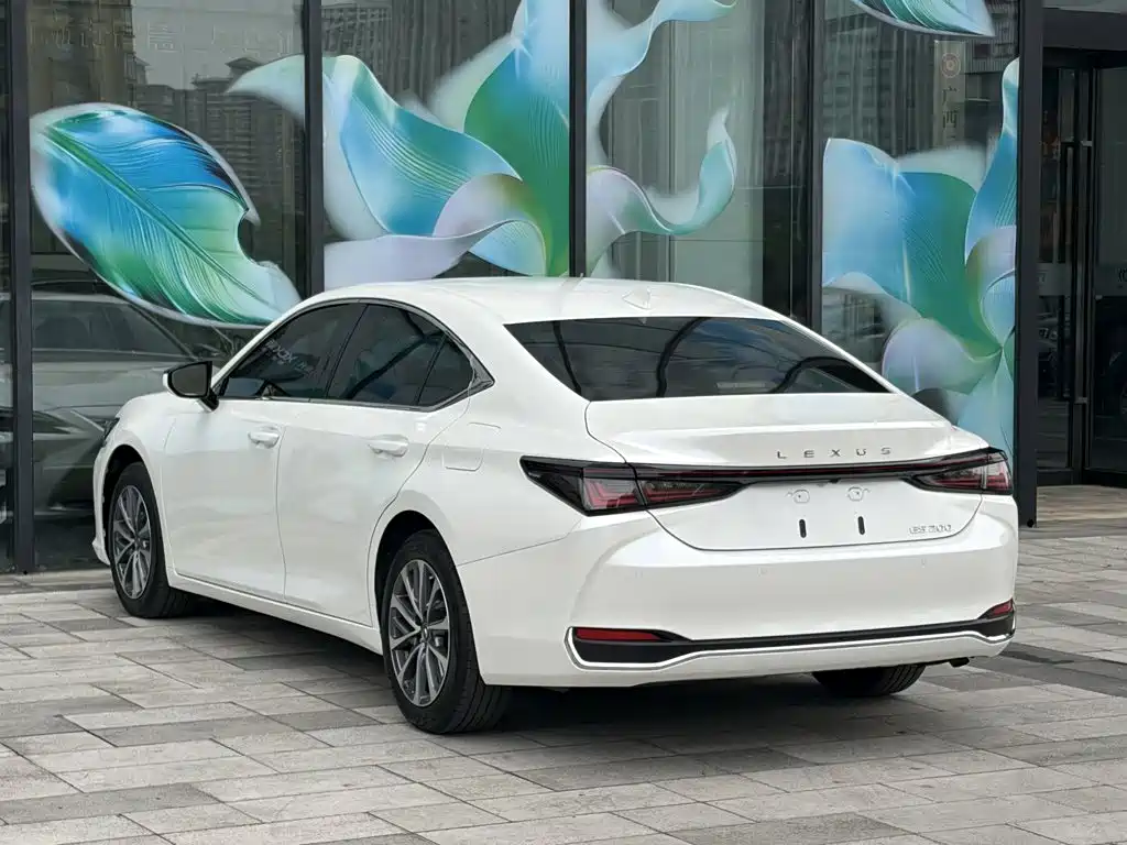 Lexus ES — миниатюра 24