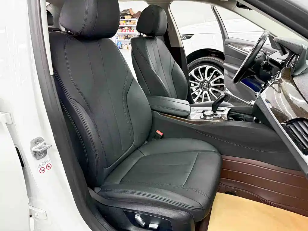 BMW 5 Series — миниатюра 17