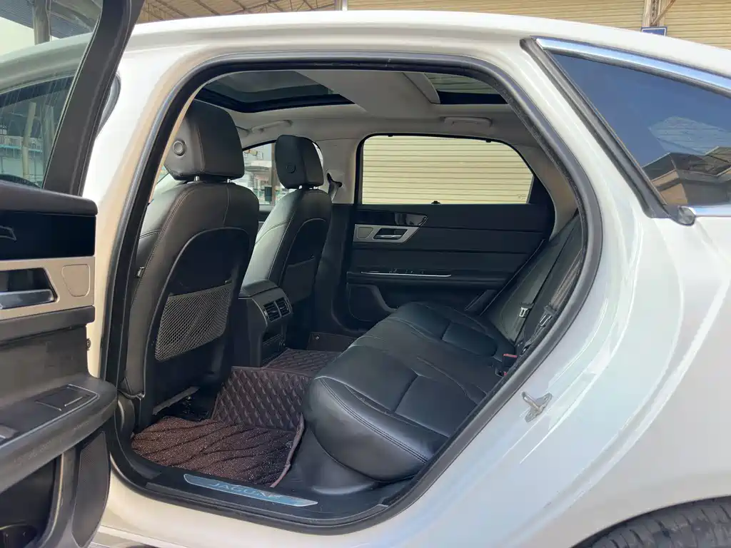 Jaguar XFL — миниатюра 10