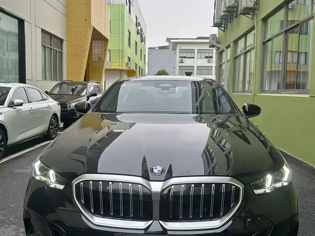 BMW 5 Series — миниатюра 3