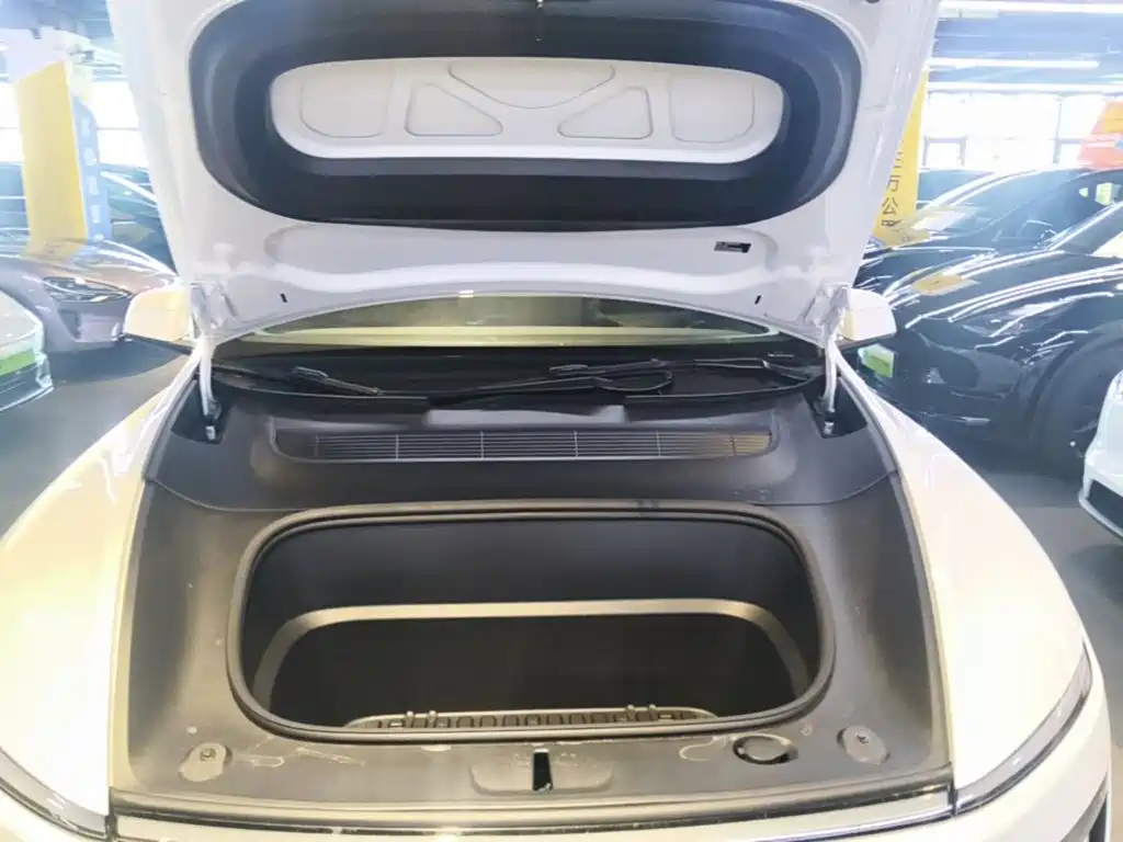 Tesla Model Y L — миниатюра 20