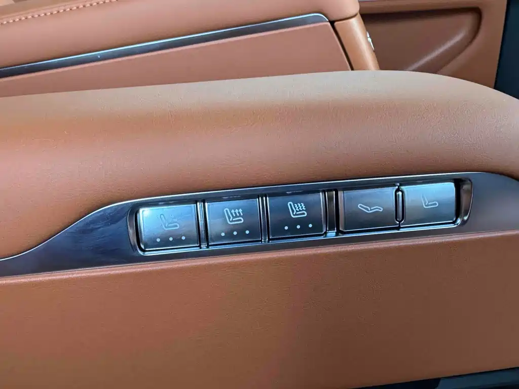 AITO ASK THE WORLD M9