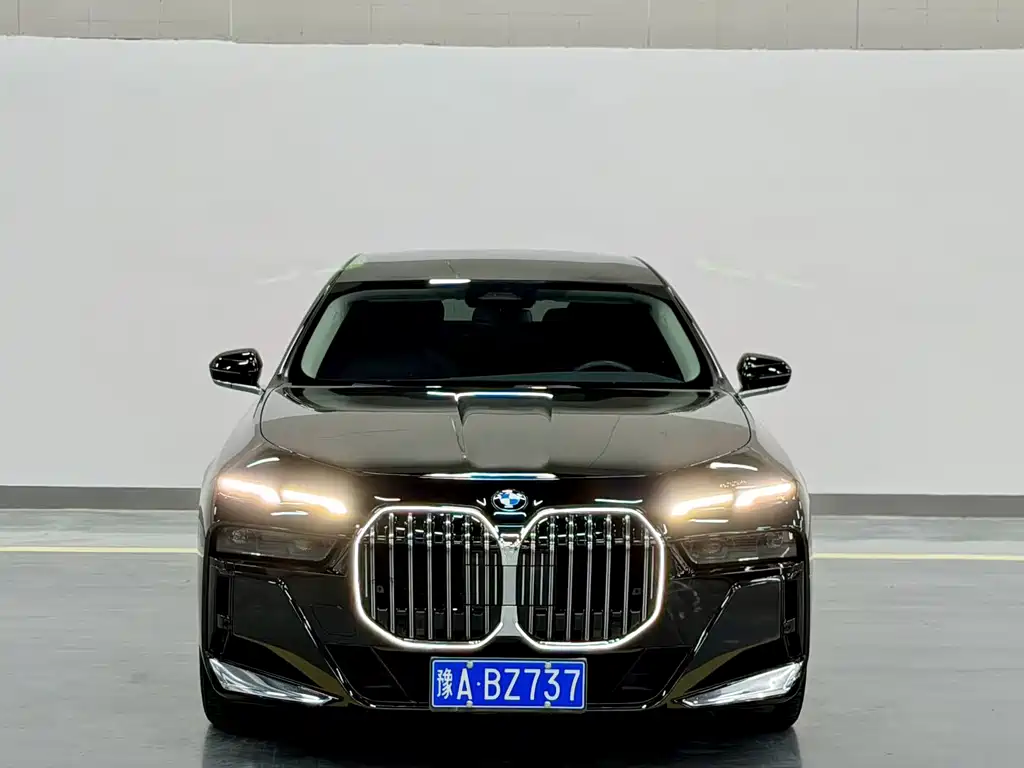 BMW 7 Series — миниатюра 2