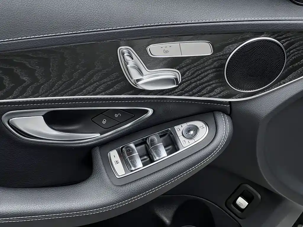 Mercedes-Benz C-Class — миниатюра 32