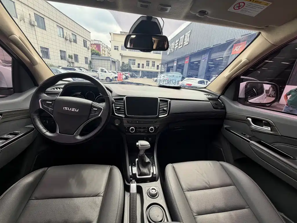 Isuzu MU-X — миниатюра 9