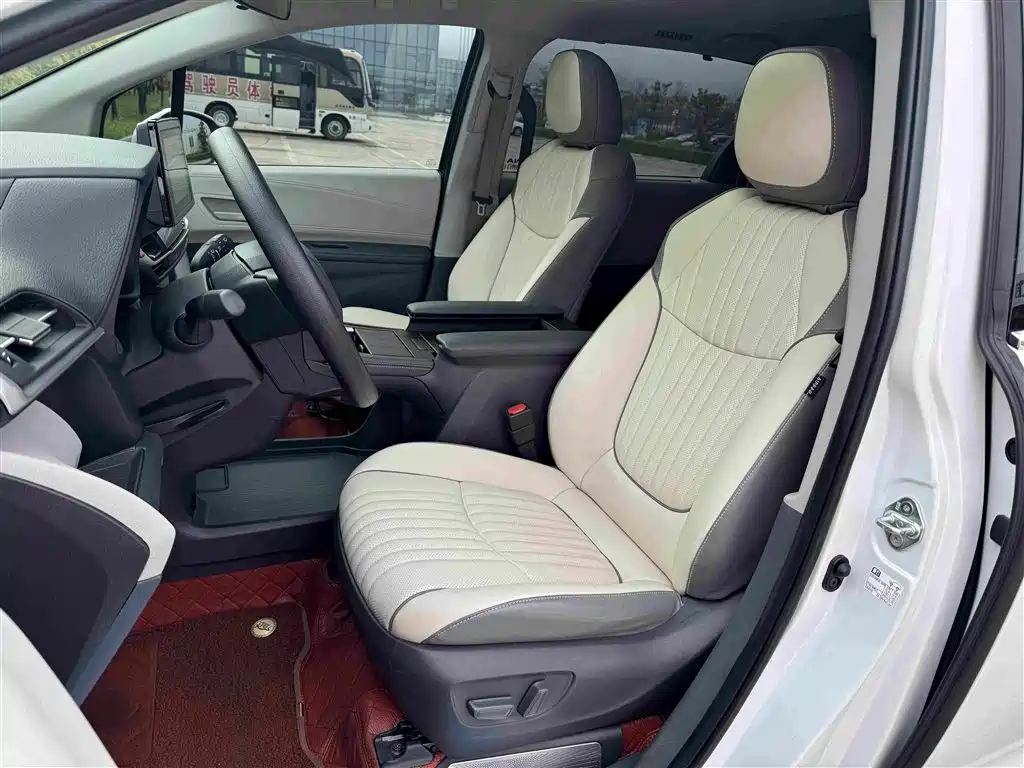 Toyota Sienna — миниатюра 5