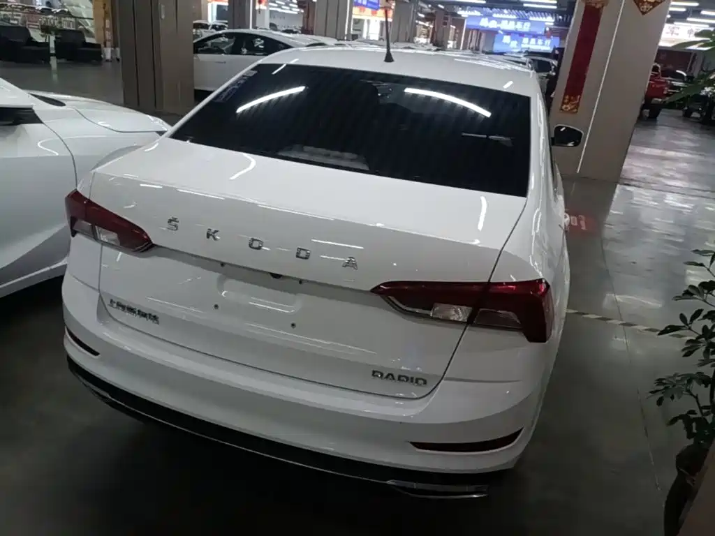 Skoda Rapid — миниатюра 7