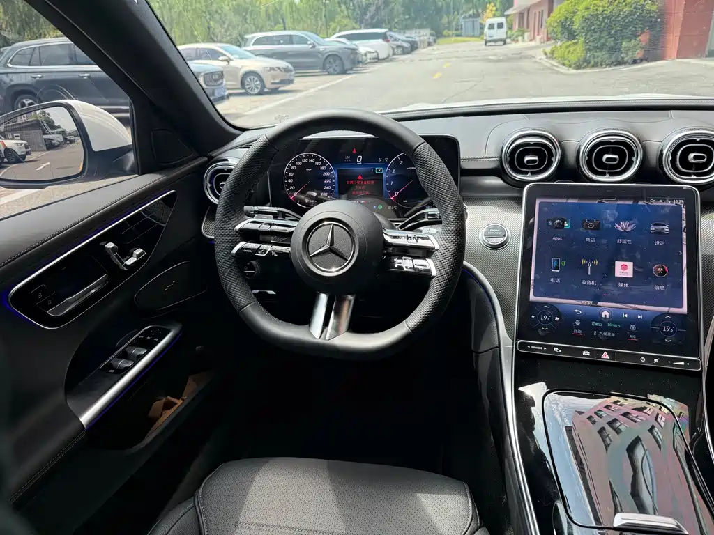 Mercedes-Benz C-Class — миниатюра 6