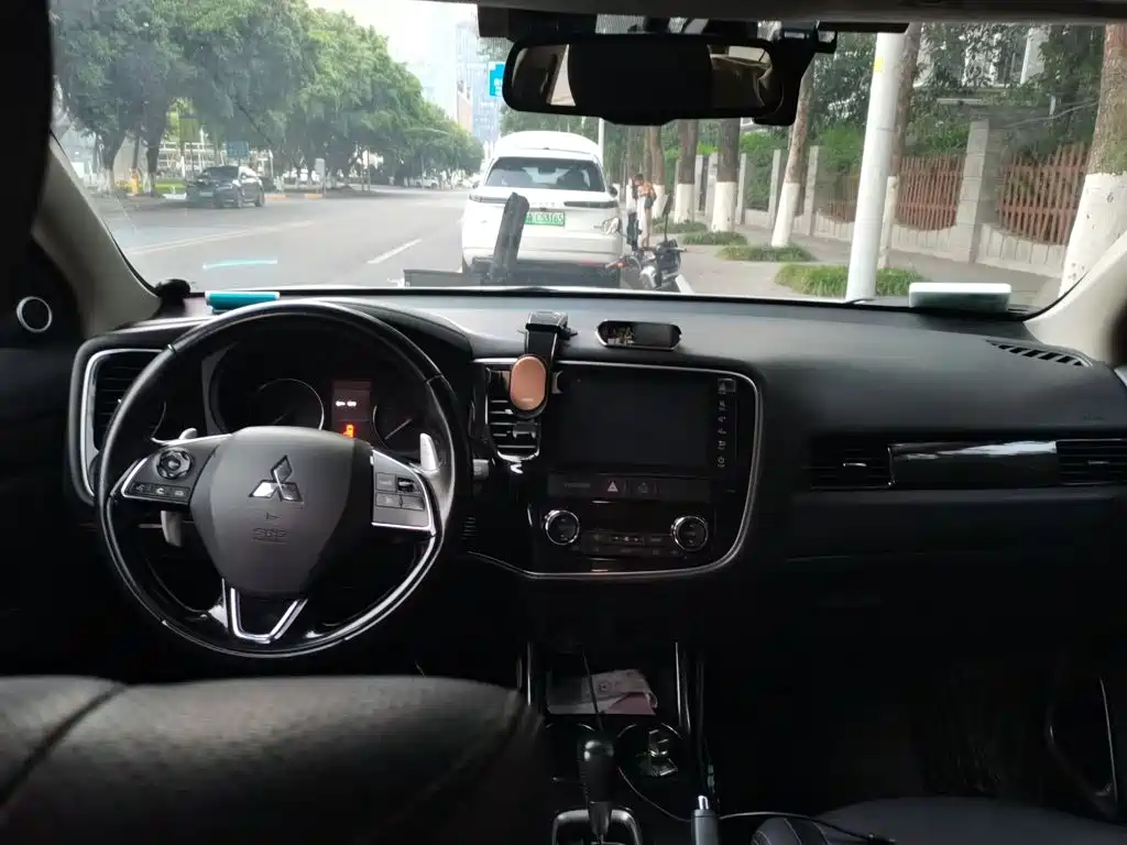 Mitsubishi Outlander — миниатюра 10